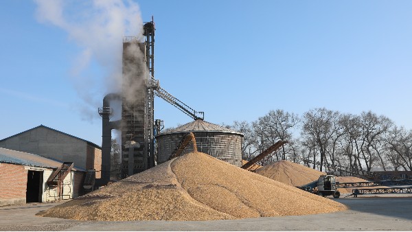 扭虧為盈，糧食烘干用上秸稈打捆直燃鍋爐就是省